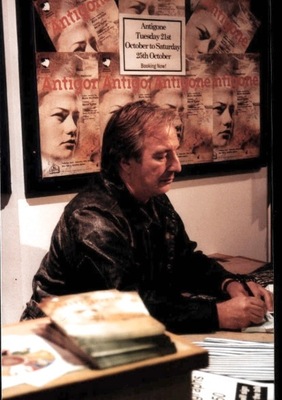 alanrickman2006autographsigning011.jpg