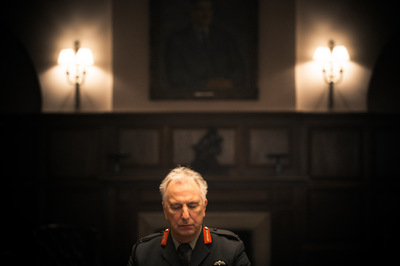 alanrickmaneyeintheskypromo001.jpg